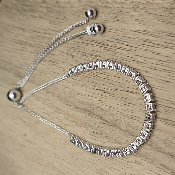 Elegant Silver Bracelet - Picture 2 of 4